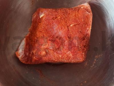 Mėsa su česnaku ir prieskoniais orkaitėje Žingsnis 2