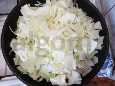 Skani kopūstai, troškinti su grietinėlėmis Žingsnis 2