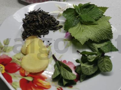 Žalioji arbata su serbentais ir mėtomis Žingsnis 1