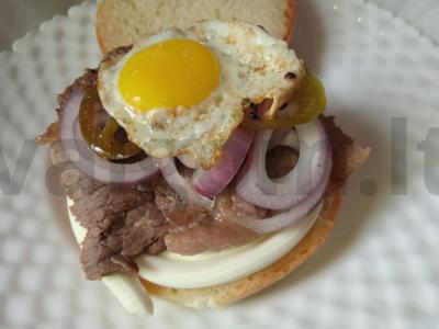 Mėsainis su jautienos kepsniu ir jalapeño Žingsnis 6