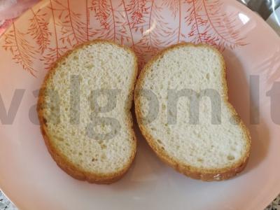 Karšti sumuštiniai su dešra, pievagrybiais, pomidoru ir kiaušiniu Žingsnis 3