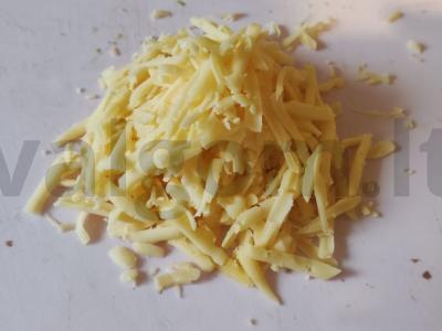 Karšti sumuštiniai su dešra, pievagrybiais, pomidoru ir kiaušiniu Žingsnis 4