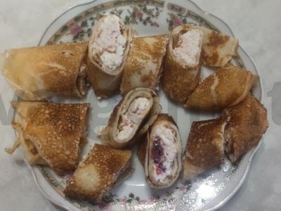 Blynai su varškės įdaru desertui pagrindine nuotrauka