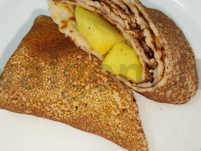 Blynai su obuoliu pusryčiams pagrindine nuotrauka