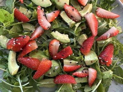 Vasaros salotos su braškėmis ir brie sūriu Žingsnis 3