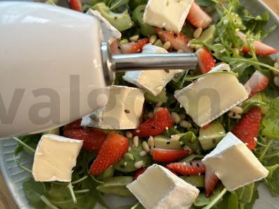 Vasaros salotos su braškėmis ir brie sūriu Žingsnis 6