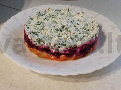 Sluoksniuotas salotas „Įkvėpimas“ pagrindine nuotrauka