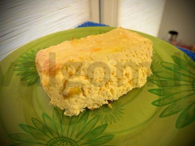 Aukštas omletas kaip darželyje pagrindine nuotrauka