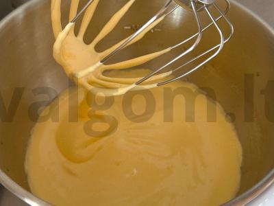 Biskvitinė kalva su kriaušėmis Žingsnis 1