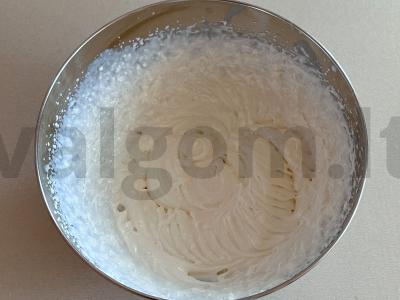 Biskvitinė kalva su kriaušėmis Žingsnis 4