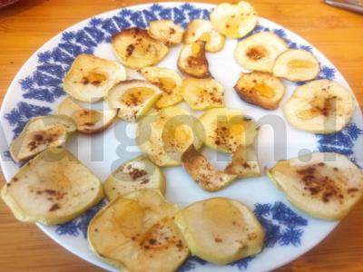 Obuolių traškučiai su cinamonu ir medumi pagrindine nuotrauka