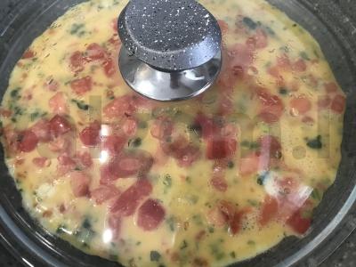 Omletas su pomidorais ir kalendra ant lavašo Žingsnis 6