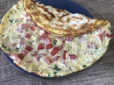 Omletas su pomidorais ir kalendra ant lavašo pagrindine nuotrauka