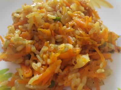 Ryžiai su kiauliena ir prieskoniais pagrindine nuotrauka