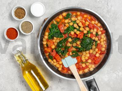 Keptas avinžirnis su pomidorais, špinatais ir feta sūriu Žingsnis 1