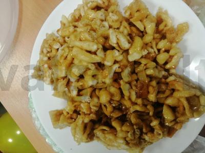 Ruginiai chak-chak pagrindine nuotrauka