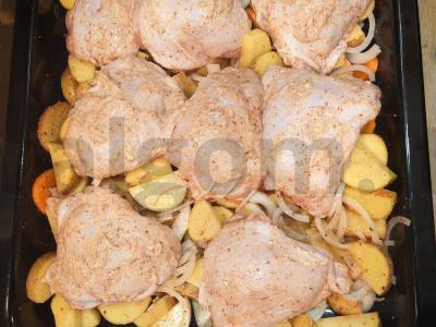 Vištienos šlaunelės su daržovėmis orkaitėje Žingsnis 4