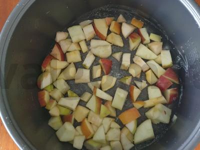 Šarlotė su karamelizuota plutele Žingsnis 3