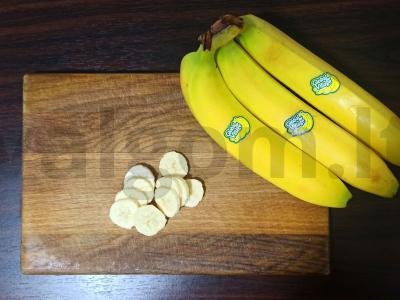 Kefyras su bananais ir granola Žingsnis 1