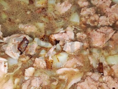 Makaronai su troškiniu ir šviežiais žalumynais Žingsnis 2