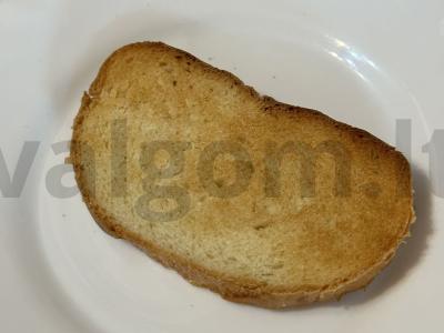 Sumuštinis su žuvies konservais, svogūnais ir sūriu Žingsnis 1