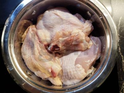 Vištienos šlaunelė su karčiu ir paprikomis Žingsnis 3