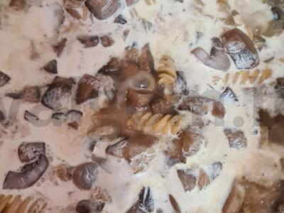 Makaronai su grybais ir grietinėle Žingsnis 4