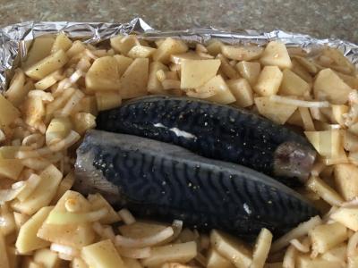 Skumbrė, kepta su jūros druska Žingsnis 3