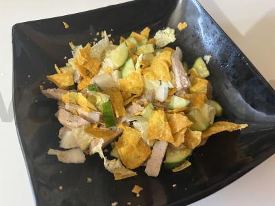 Kreminis salotas su traškučiais ir rūkytomis šoninėmis pagrindine nuotrauka