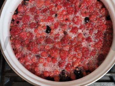 Kompotas „Asorti“ su avietėmis ir serbentais Žingsnis 1