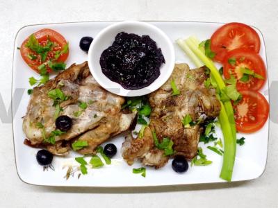 Aviena su gervuogių padažu pagrindine nuotrauka