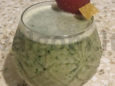 Špinatų kokteilis pagrindine nuotrauka