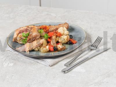 Kalakutiena su daržovėmis ir vyno padažu pagrindine nuotrauka