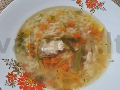 Sriuba su havajų mišiniu ir vištiena pagrindine nuotrauka