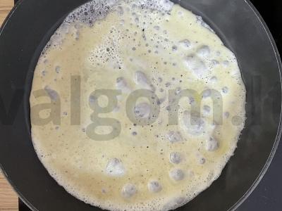 Tortilija su kiaušiniu, dešra ir šviežiais daržovėmis Žingsnis 2