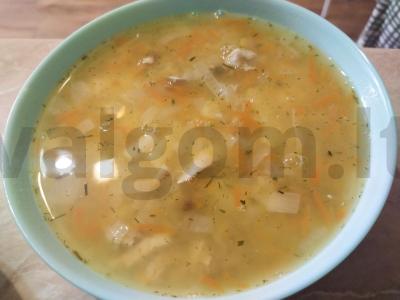 Žirnių sriuba su kalakutiena lėtoje viryklėje pagrindine nuotrauka