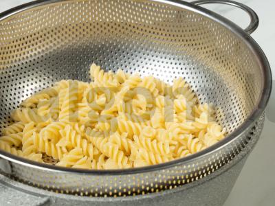 Makaronai su meatballs Žingsnis 2