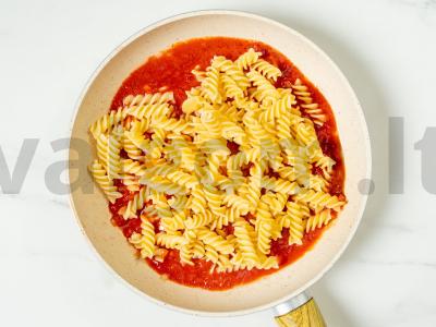Makaronai su meatballs Žingsnis 9