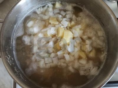 Žirnių sriuba su kalakutų kaklais Žingsnis 3