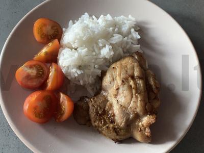 Sultinga krūtinėlė orkaitėje pagrindine nuotrauka