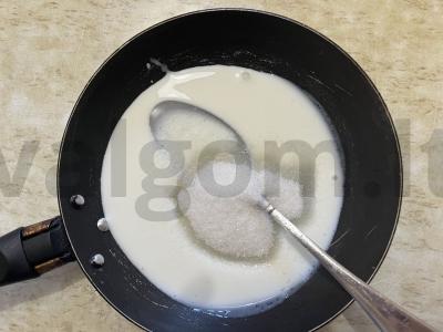 Namų kondensuotas pienas skubiai Žingsnis 1