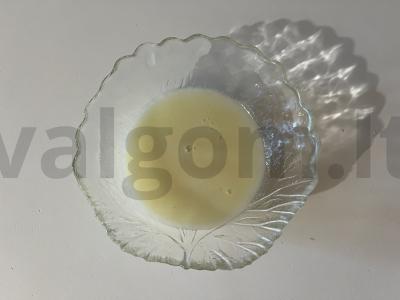 Namų kondensuotas pienas skubiai pagrindine nuotrauka