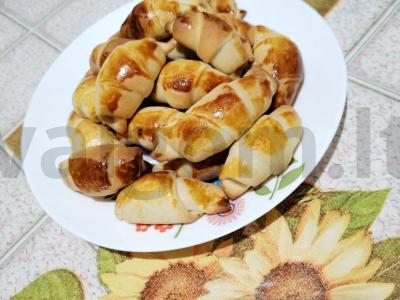 Rageliai su uogiene pagrindine nuotrauka