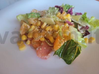 Salotas „Neapolis“ su upėtakiu ir mandarinais pagrindine nuotrauka