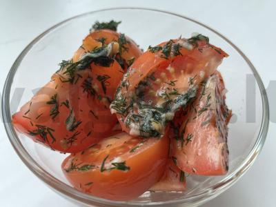 Sūdyti pomidorai alyvuogių aliejuje pagrindine nuotrauka