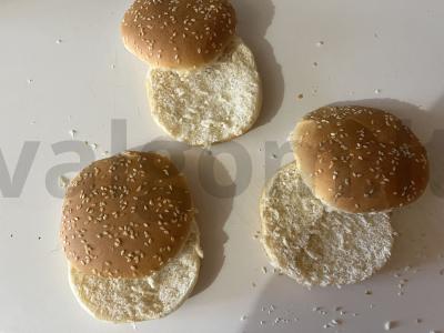 Namų gamybos vaikų burgeriai su vištienos kotletais Žingsnis 1