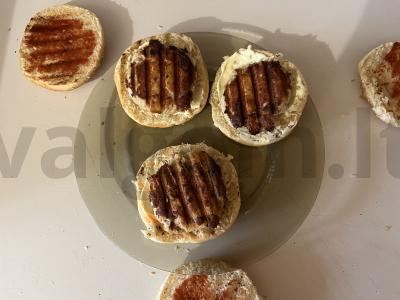 Namų gamybos vaikų burgeriai su vištienos kotletais Žingsnis 7