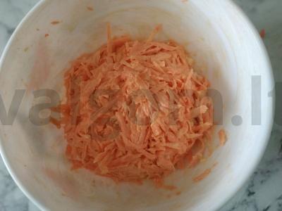 Aštrus morkų salotas pagrindine nuotrauka