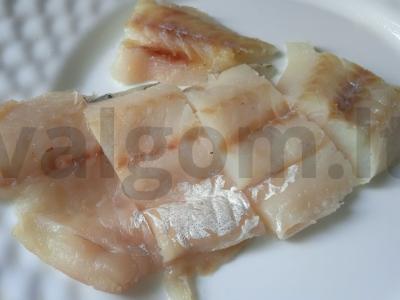 Menkių filė tešloje su tempura miltais ir džiovintu krapu Žingsnis 1