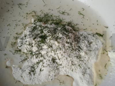 Menkių filė tešloje su tempura miltais ir džiovintu krapu Žingsnis 2